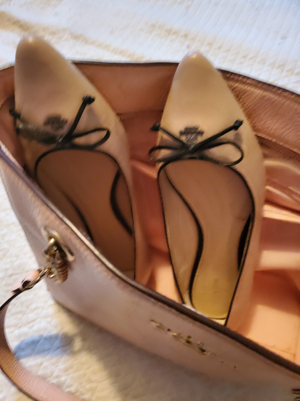 COACH LIKE NEW SIZE 10 SHOES & BAG Pointed-Toe Ballet Flats with Bow Accent